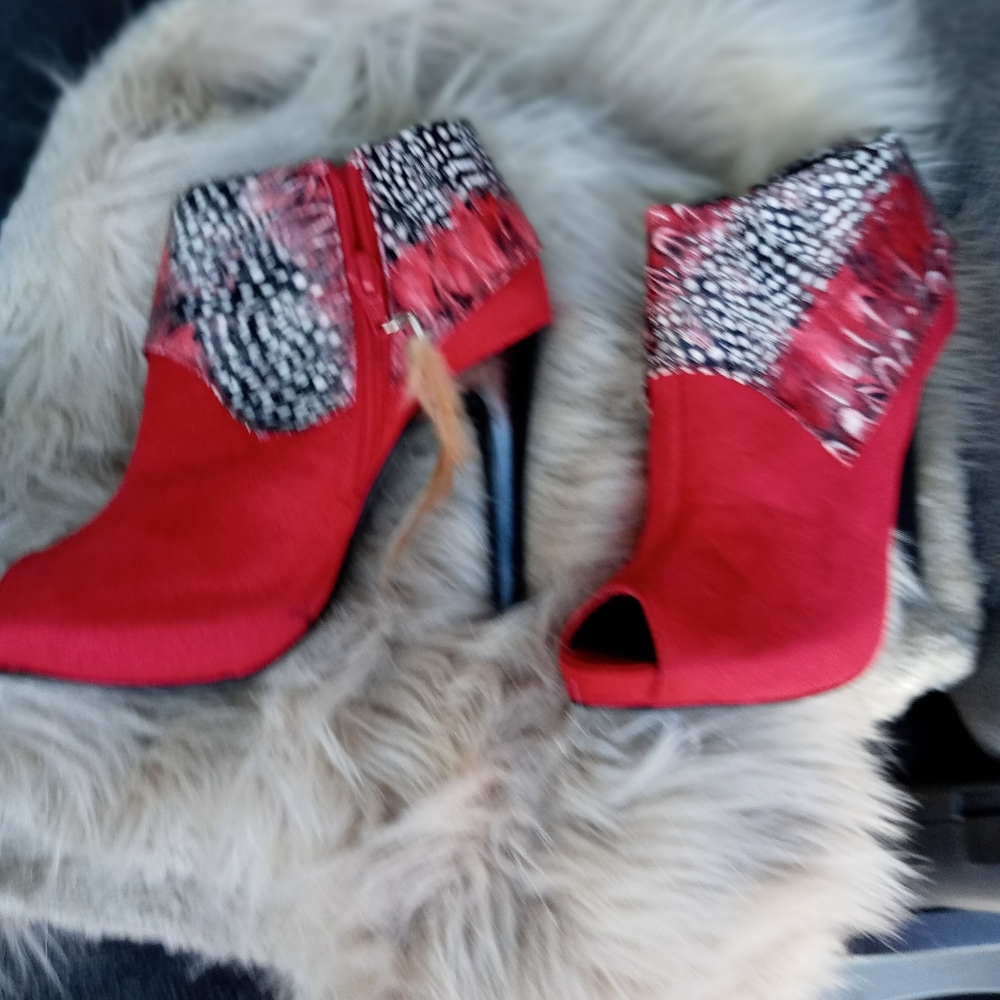 Heels - Picture 4 of 4